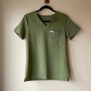Women's Figs Scrub Top: Catarina One-Pocket Scrub Top, Dark Olive, Size XS